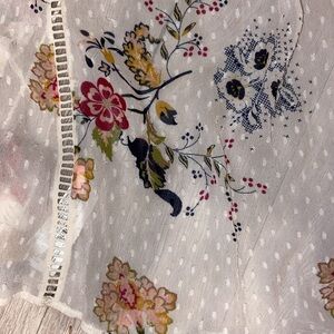 EUC - GORGEOUS & CHiC Zara Women’s Large Lace & Floral “Cover Up” - Details!